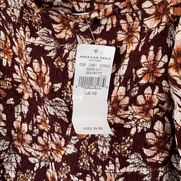🔥NWT American Eagle smocked top🔥 - Picture 2 of 4
